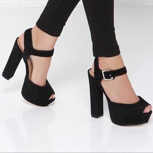Steve Madden Suede Platform Heel in Black, Size 7